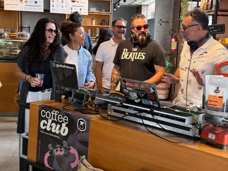 Café Cultura Pedra Branca comemora 3 anos com brunch musical e balada diurna