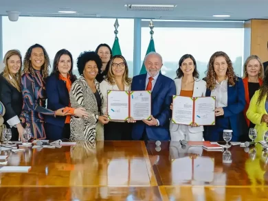 Nova lei garante 30% de mulheres em conselhos de estatais