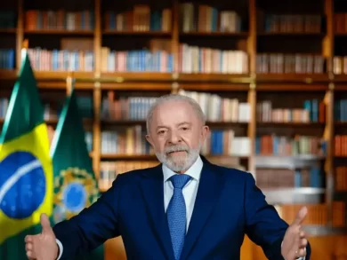 Com discurso firme, Lula chama tarifa dos EUA de chantagem e promete reação