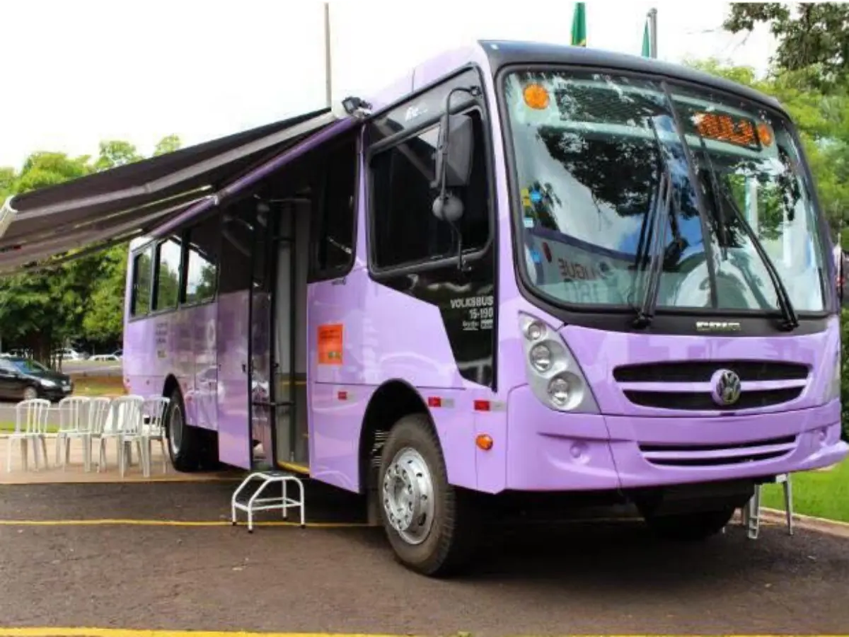 Governo de Santa Catarina leva atendimento humanizado a mulheres com o Ônibus Lilás