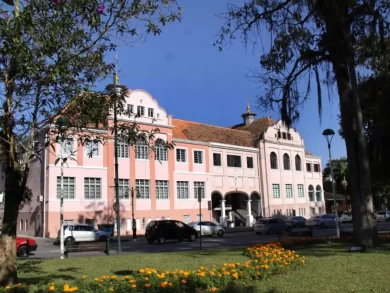 Artesanato de Blumenau ganha força com capacitações e coleções inspiradas na história local