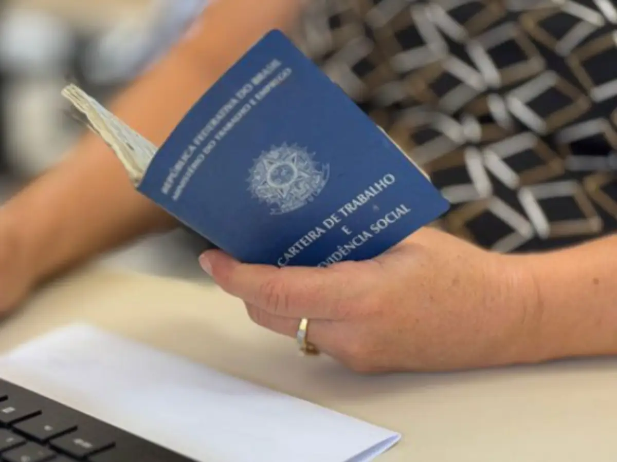 Brasil registra a menor taxa de desemprego da história e alcança recorde de trabalhadores com carteira assinada