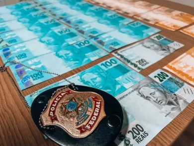 PF apreende cédulas falsas e prende quatro pessoas em operação nos Correios da Grande Florianópolis