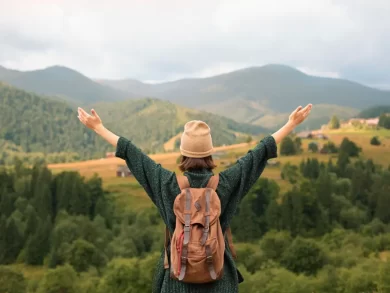 Claro! Aqui estão 10 sugestões de título e subtítulo, com frases completas, sem caixa alta, seguindo boas práticas de SEO e com uma pegada atrativa e informativa: Viagens solo crescem no Brasil e conquistam jovens que buscam liberdade e autoconhecimento Estudo do Ministério do Turismo aponta a modalidade como uma das principais tendências de 2025. Cresce o número de brasileiros que escolhem viajar sozinhos em busca de experiências personalizadas Nova edição da Revista Tendências do Turismo destaca o turismo solo como transformação cultural. Viajar sozinho virou tendência e está redefinindo o turismo entre as novas gerações Geração Z e Millennials lideram o movimento que valoriza autonomia e bem-estar. Ministério do Turismo aposta no crescimento do turismo solo e lança incentivo para mulheres Desconto de 15% em hospedagens é válido por um ano em hotéis associados à ABIH. Turismo solo se consolida como ferramenta de autoconhecimento e conexão com o destino Relatório do Ministério do Turismo aponta mudança no comportamento dos viajantes. Nova tendência do turismo revela o desejo de liberdade entre jovens viajantes brasileiros Mais de 69% planejam viagens sozinhos e buscam roteiros com mais significado pessoal. O turismo solo ganha espaço e transforma a forma como brasileiros descobrem o mundo Setor hoteleiro também adere à tendência com condições especiais para mulheres que viajam sozinhas. Viagens individuais crescem no Brasil com foco em saúde emocional e experiências profundas Revista Tendências do Turismo destaca a prática como símbolo de transformação pessoal. Turismo solo vira realidade para quem quer explorar o mundo no próprio ritmo e estilo Com apoio de dados e ações do governo, modalidade se fortalece no cenário nacional. Jovens impulsionam o turismo solo no Brasil e movimentam setor com novos hábitos de viagem Ministério do Turismo confirma crescimento da modalidade e incentiva políticas de acolhimento.