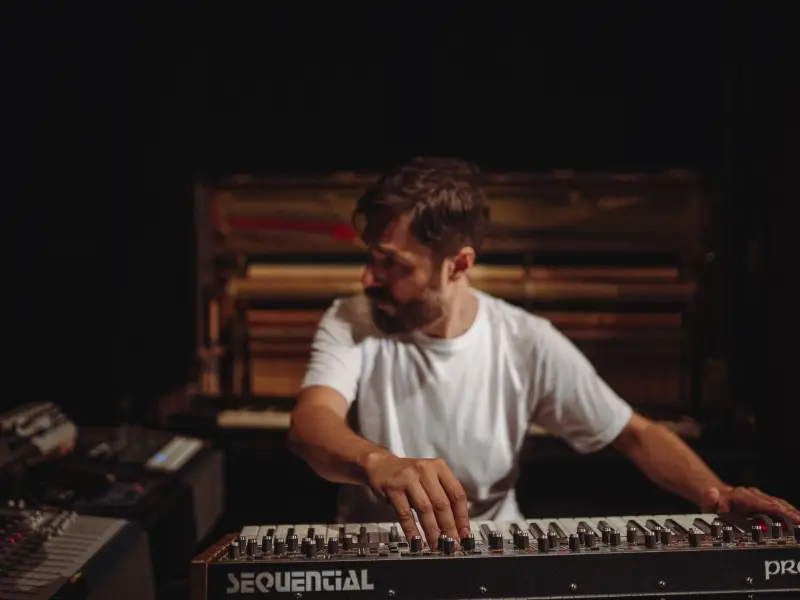 Metrópolis: Performance Musical de Diogo de Haro no CIC