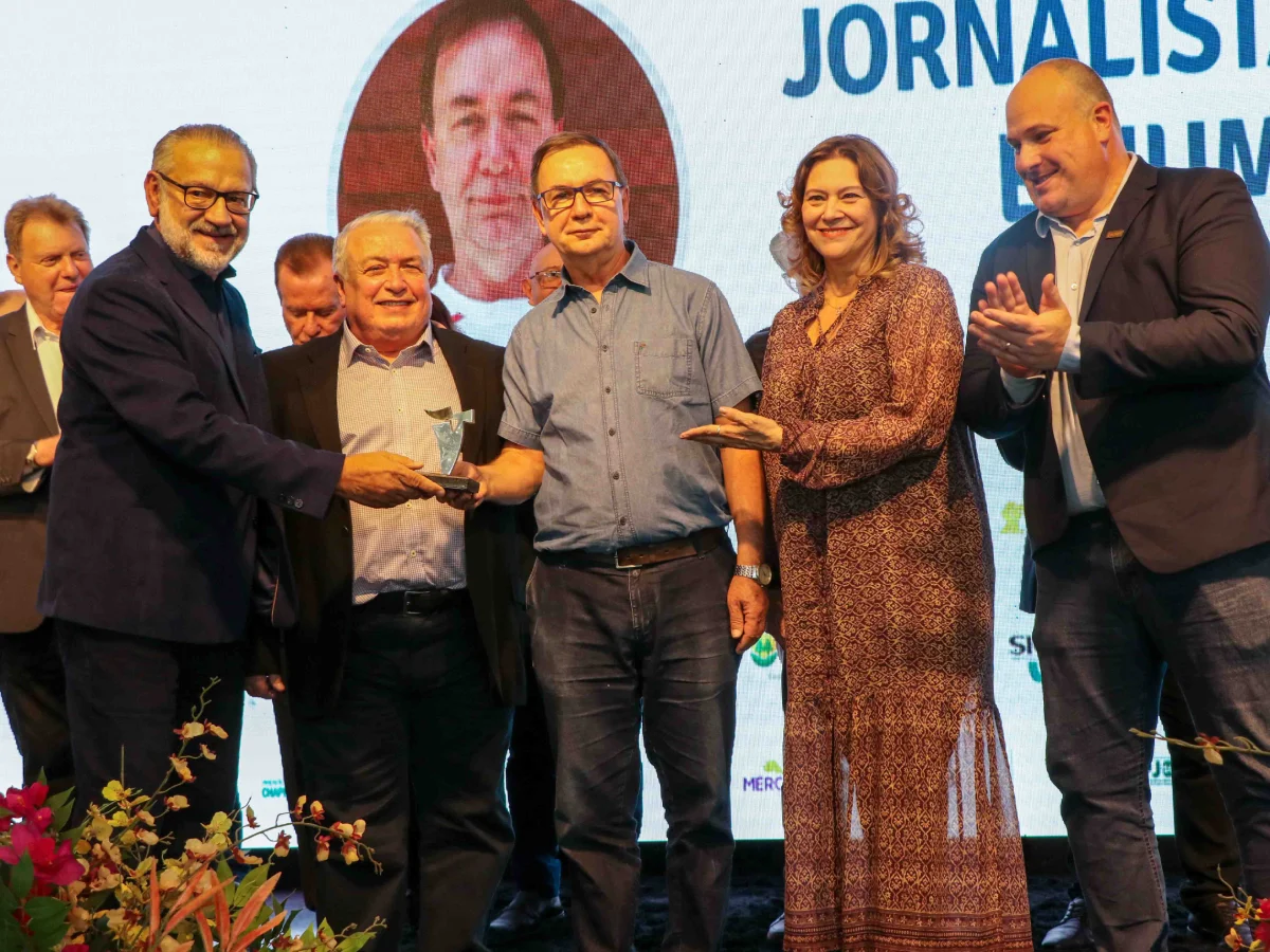 Profissionais da comunicação de Santa Catarina são homenageados no 16º Encontro da Imprensa Catarinense