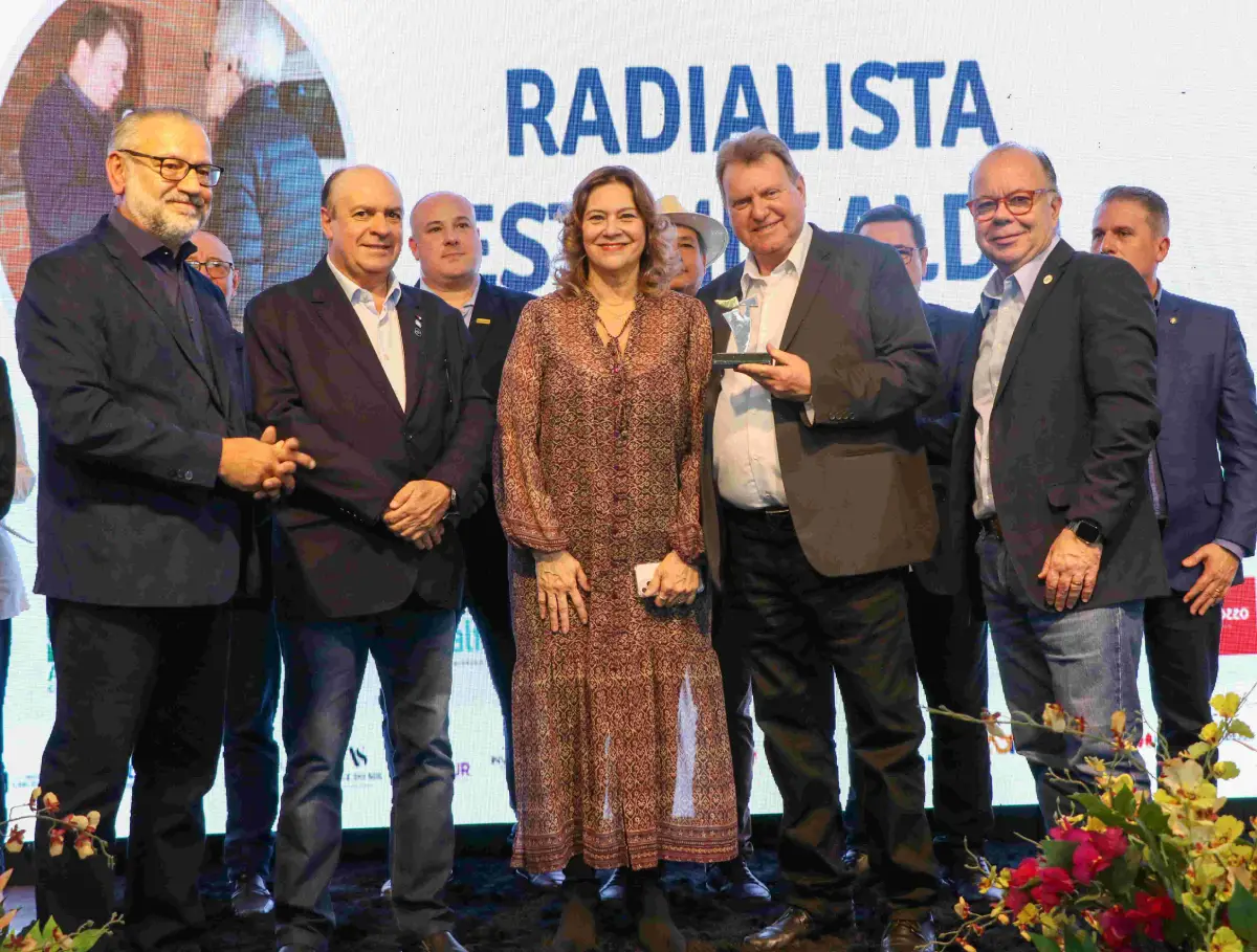 Profissionais da comunicação de Santa Catarina são homenageados no 16º Encontro da Imprensa Catarinense