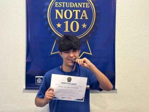 Estudante nota 10 é reconhecido pela Prefeitura de Florianópolis