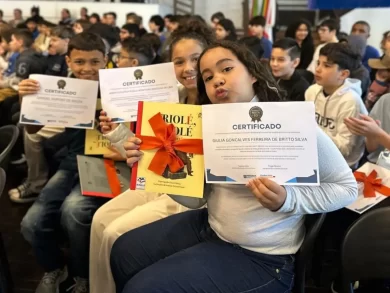 Estudante nota 10 é reconhecido pela Prefeitura de Florianópolis