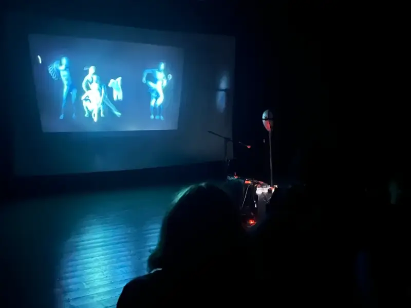 Exibição audiovisual "Elementos Clássicos" no Cinema Gilberto Gerlach