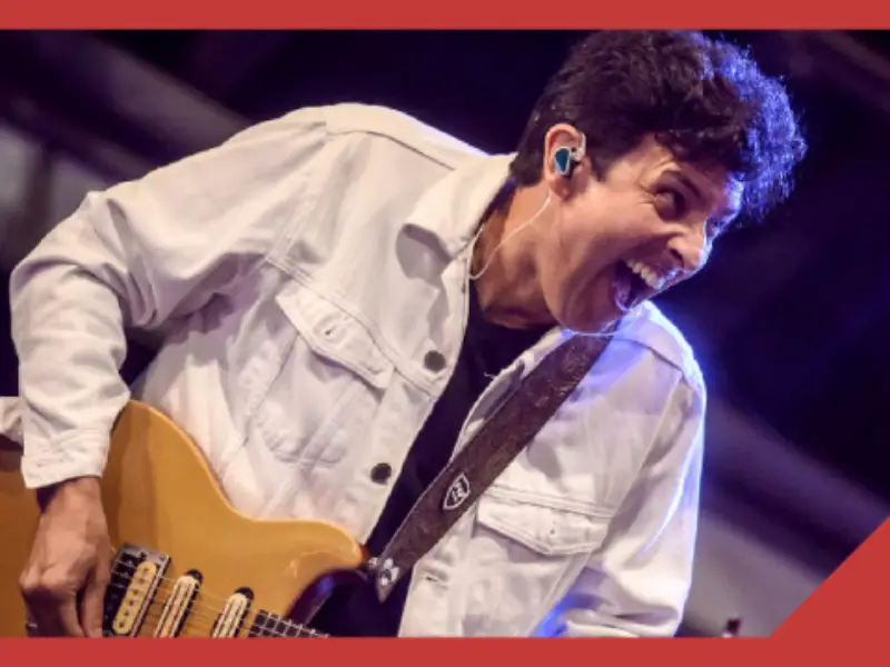 Luciano Bilu em While My Guitar Gently Sings no Berlin Floripa