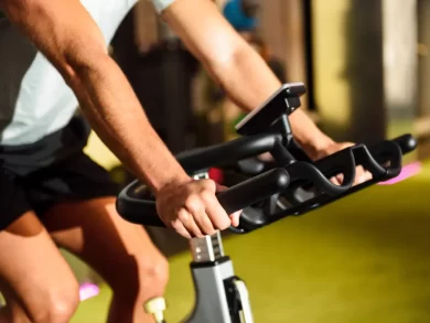 Quanto tempo por dia devo pedalar na bicicleta ergométrica para emagrecer?