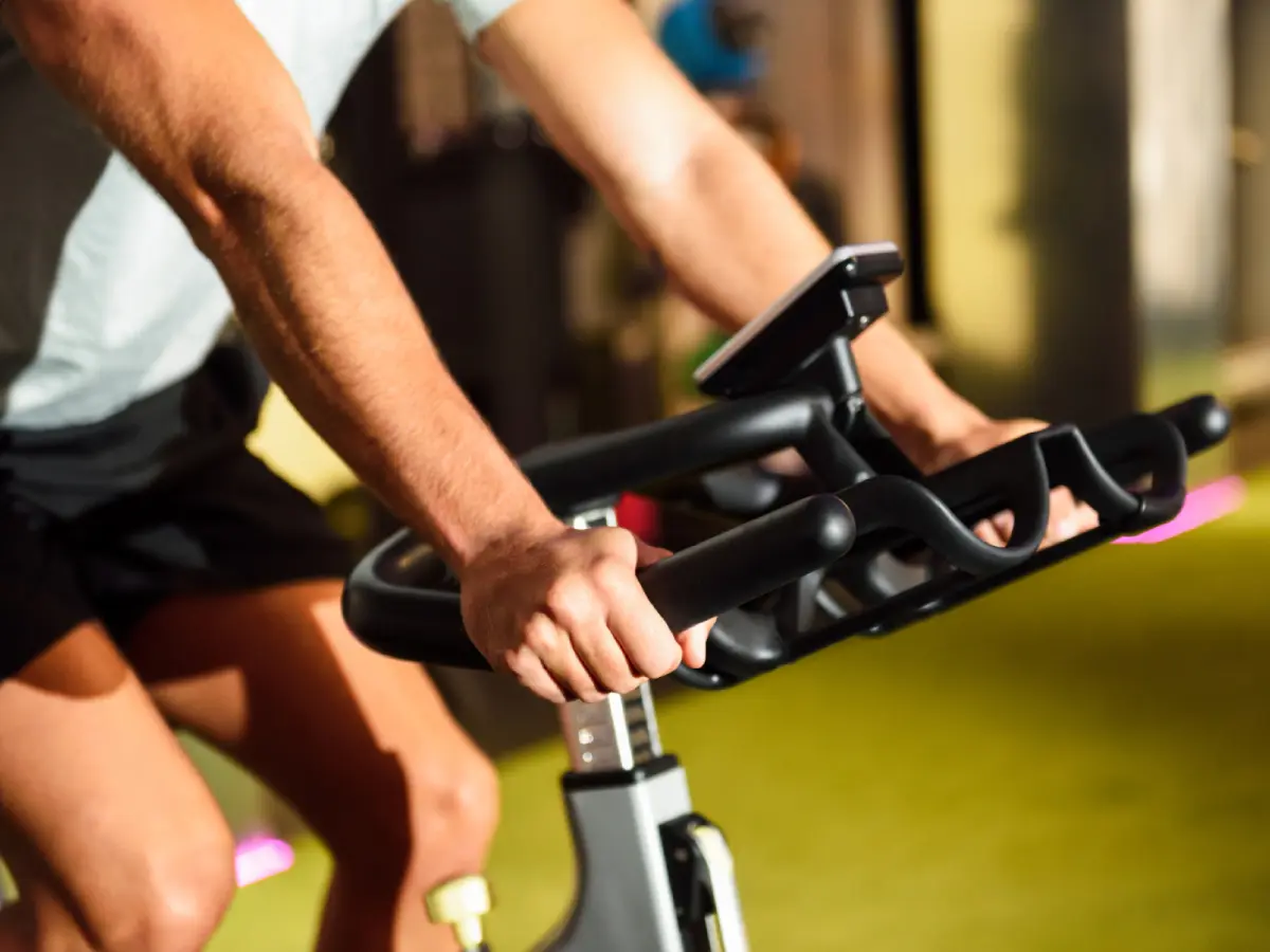 Quanto tempo por dia devo pedalar na bicicleta ergométrica para emagrecer?