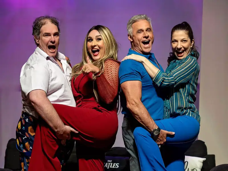 Troca-Troca traz humor, segredos e reflexões sobre amor no Teatro Ademir Rosa