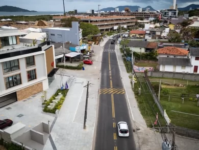 Prefeitura de Florianópolis conclui revitalização da avenida Campeche para melhorar a mobilidade e a drenagem