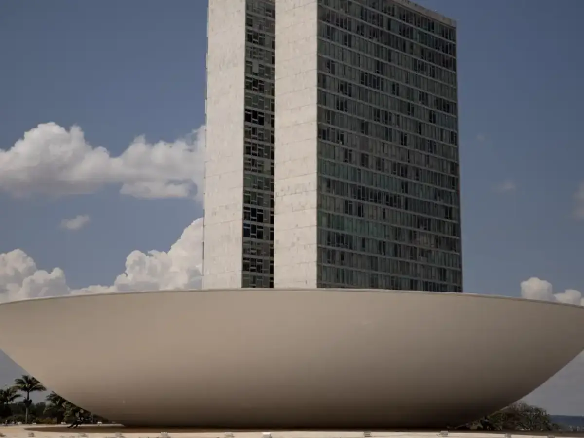 Decisão do STF muda distribuição de vagas e sete novos deputados assumem mandato