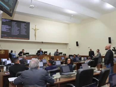 Câmara de Florianópolis aprova LDO 2026 para definir prioridades do orçamento municipal