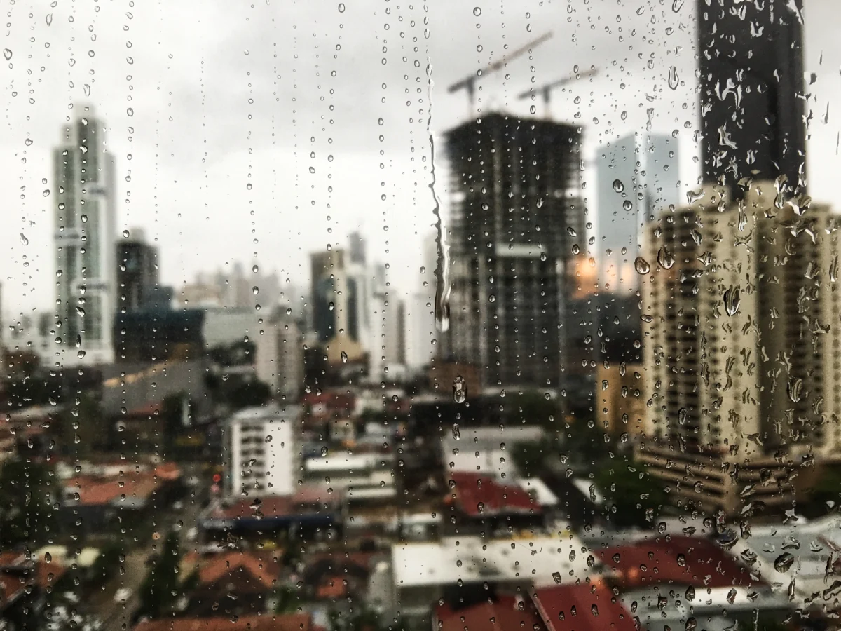 Previsão de temporal em Florianópolis pode causar ventos fortes e alagamentos pontuais