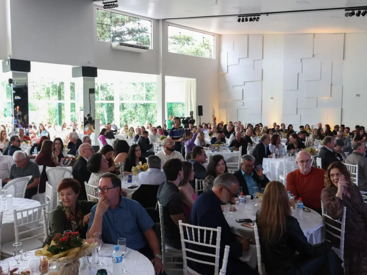 Profissionais da comunicação de Santa Catarina são homenageados no 16º Encontro da Imprensa Catarinense