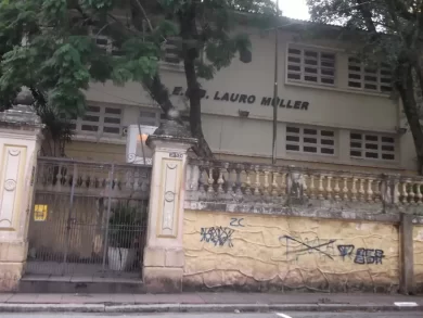 Justiça anula leilão da antiga escola Lauro Müller em Florianópolis