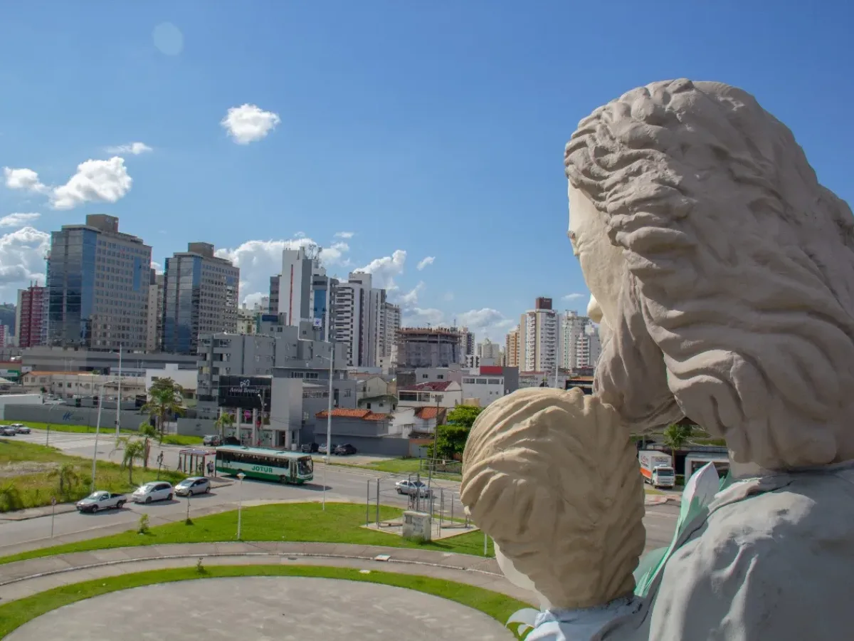 Mercado de trabalho em São José fecha julho com saldo positivo de mais de mil vagas