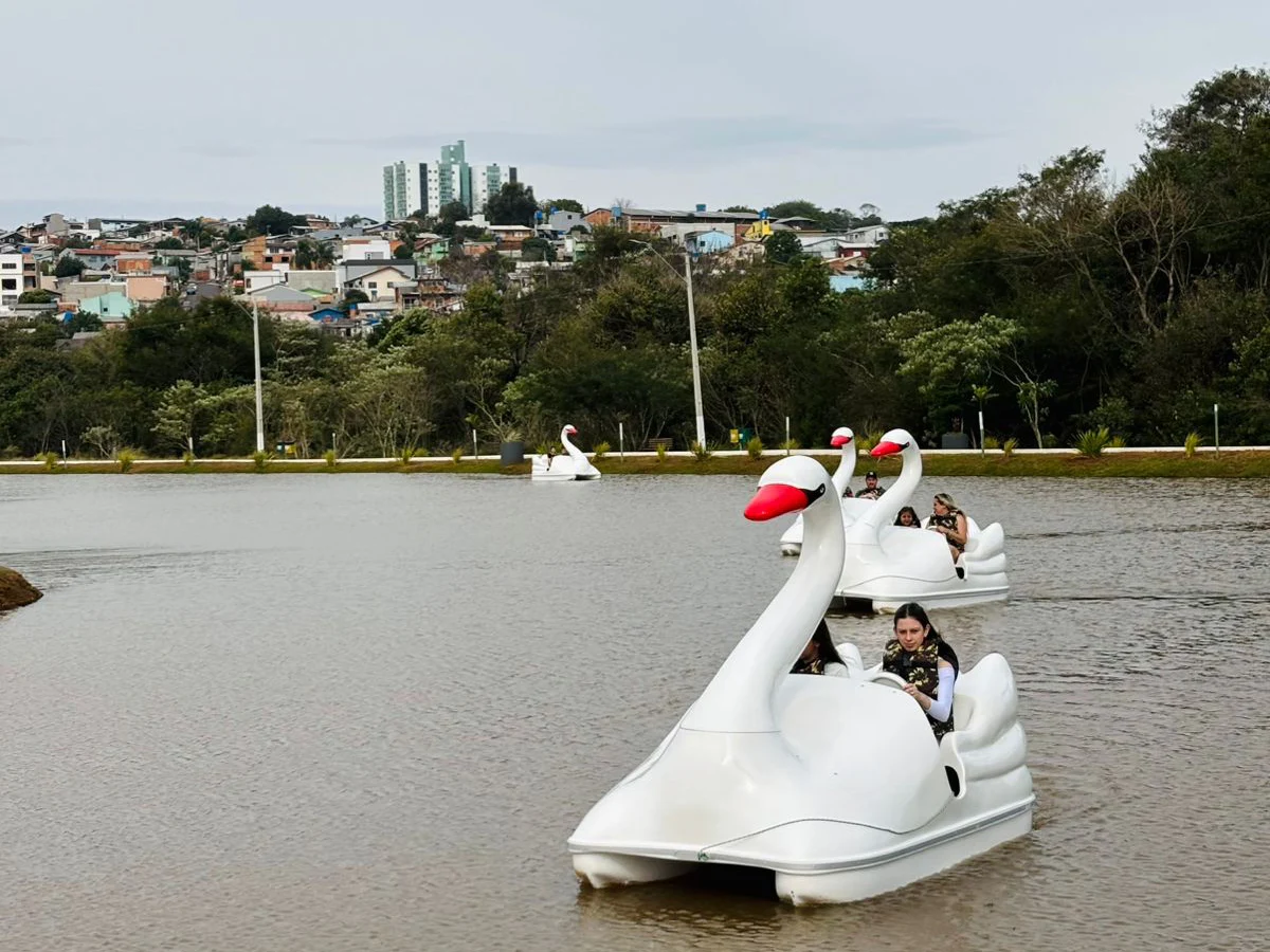 Prefeitura de Chapecó aposta em pedalinhos para renovar o lazer no Parque Edir de Marco