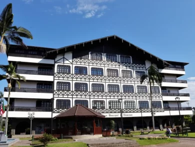 Prefeitura de Blumenau abre processo seletivo para professores temporários em 2026