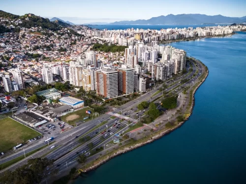 Florianópolis alcança liderança no Ranking de Competitividade dos Municípios 2025 com destaque em saúde e segurança