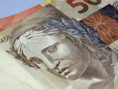 Renda dos mais ricos cresce cinco vezes mais rápido que a média nacional entre 2017 e 2023