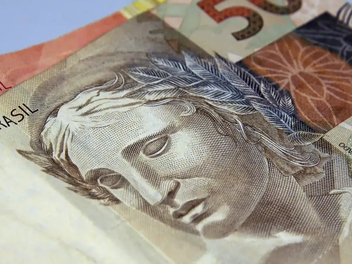 Renda dos mais ricos cresce cinco vezes mais rápido que a média nacional entre 2017 e 2023