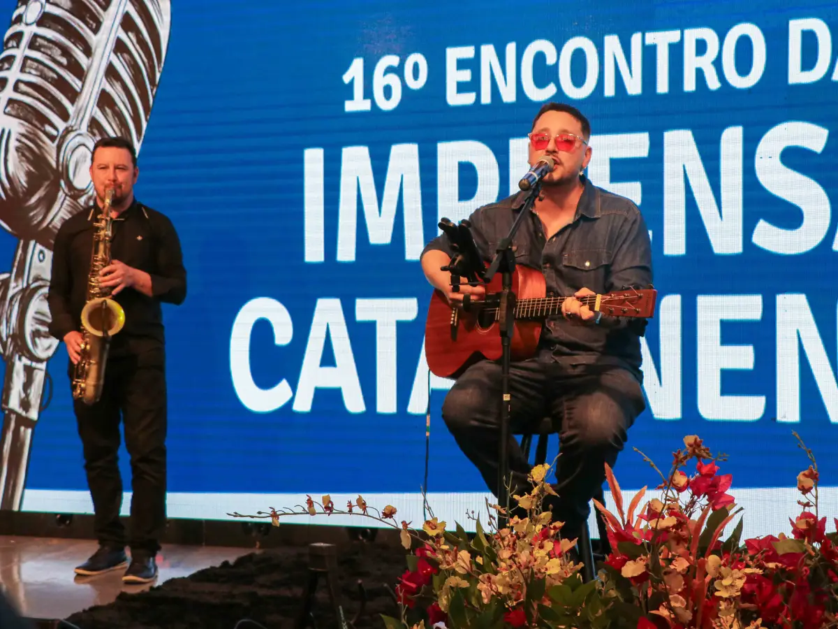 Profissionais da comunicação de Santa Catarina são homenageados no 16º Encontro da Imprensa Catarinense