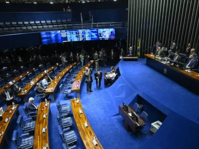 Senado aprova isenção do Imposto de Renda para quem ganha até dois salários mínimos