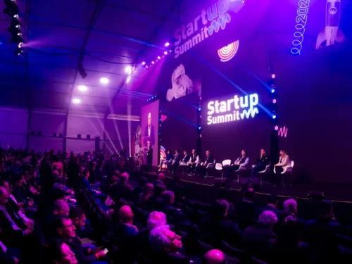 Startup Summit 2025 permite acompanhar de forma online e gratuita todas as palestras e painéis