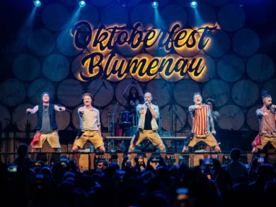 Oktoberfest Blumenau celebra 40 anos com a banda VoXXclub como uma das atrações principais