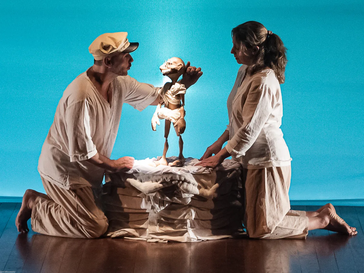 Espetáculo "Remetente: Gandhi" terá apresentação gratuita no Teatro Carlos Gomes