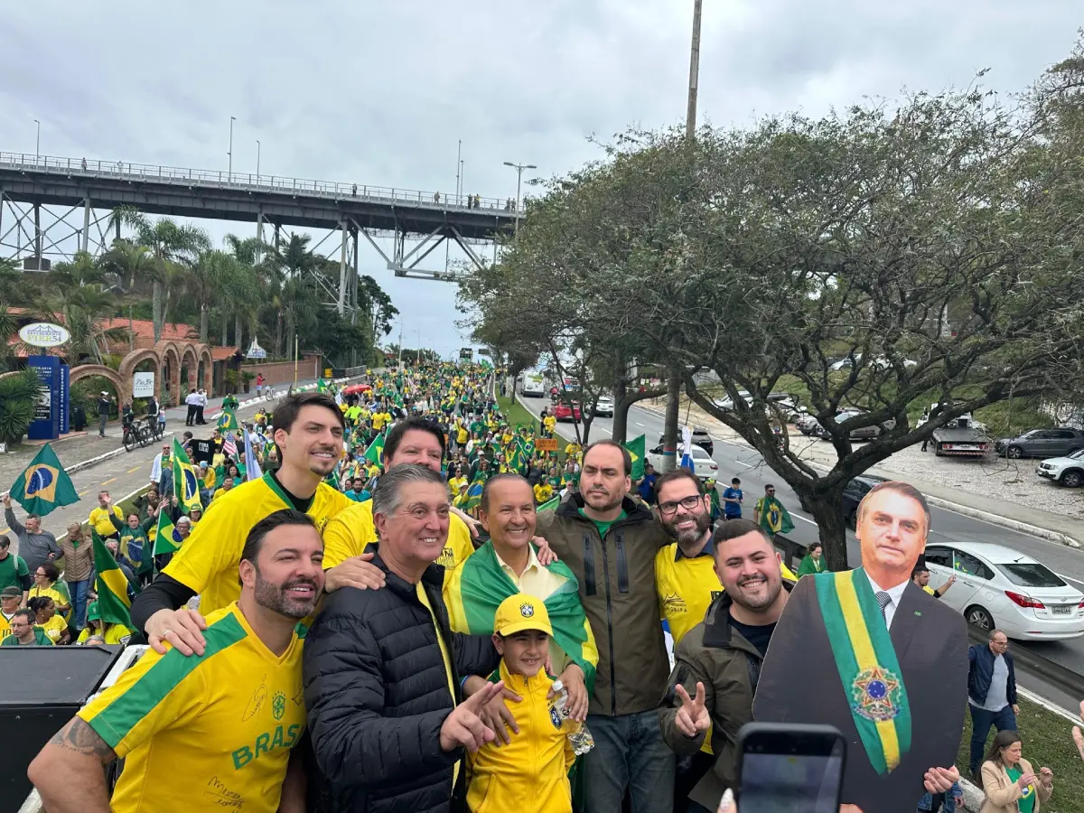 2025 7 de setembro em Santa Catarina direita jorginho topázio renan e carlos bolsonaro