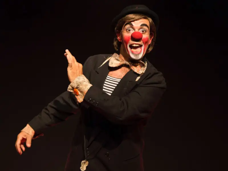 Domingo com Teatro apresenta espetáculos gratuitos e acessíveis em Florianópolis