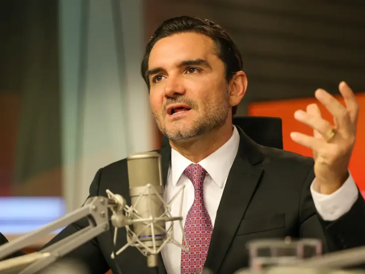 Saída de Celso Sabino do Ministério do Turismo é confirmada após decisão do partido