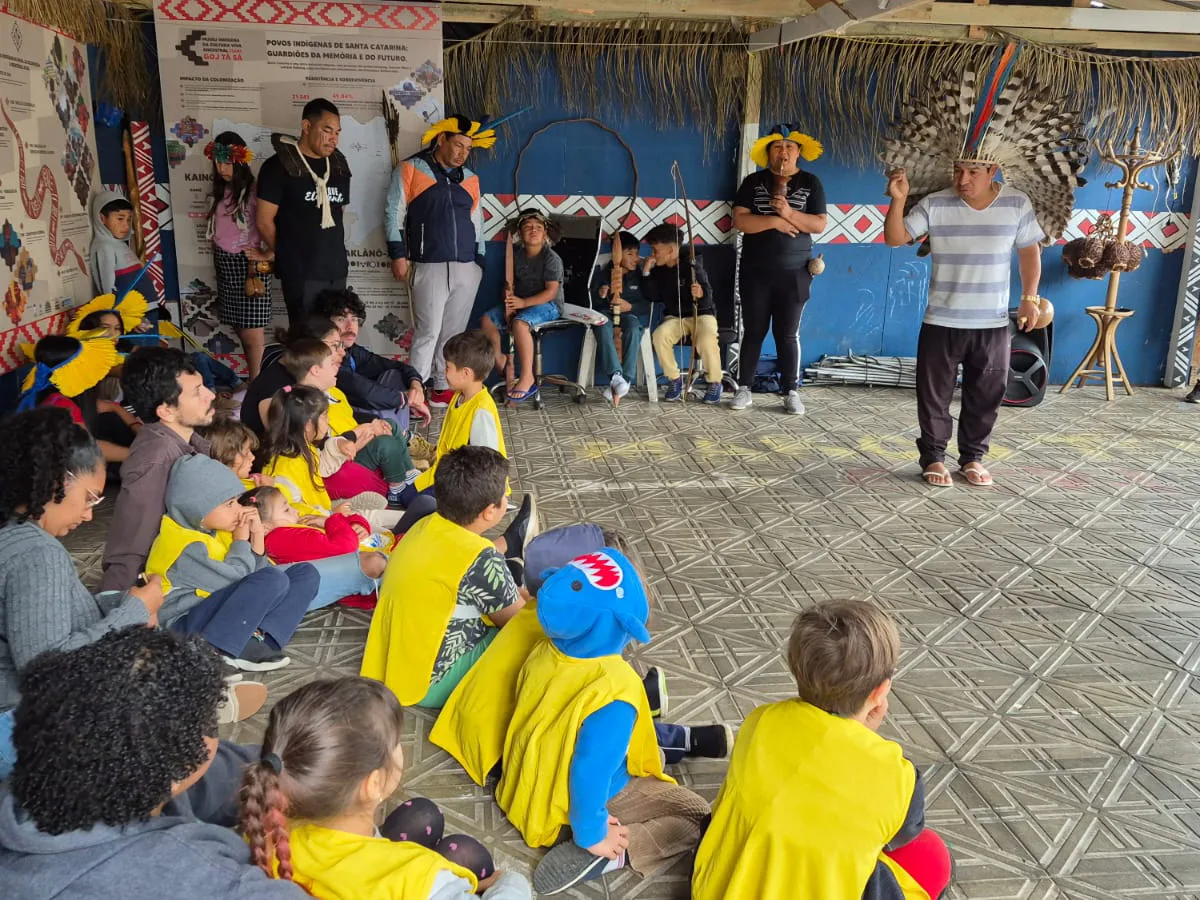 Visitação de escolas no Goj Ta Sá fortalece a cultura indígena em Florianópolis