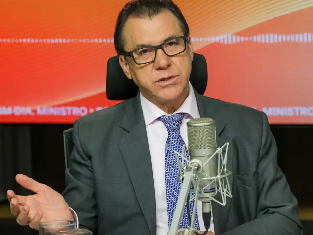 Ministro do Trabalho e Emprego destaca a importância da mobilização popular para o fim da escala 6 x 1