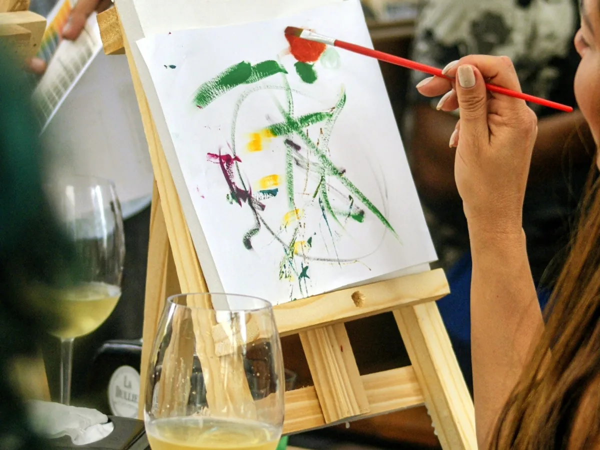 Programação do final de semana no Jurerê Open terá pintura em rótulos de vinhos e degustação