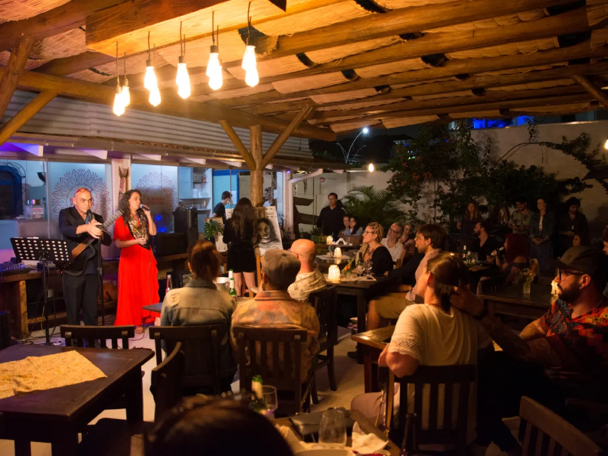 Sarau Crie celebrará música, poesia, dança e artes visuais na Galeria Lama neste domingo