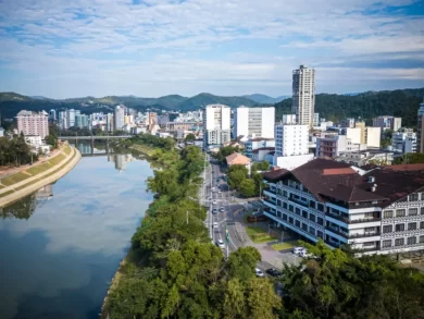 Blumenau avança nove posições no ranking nacional de competitividade municipal