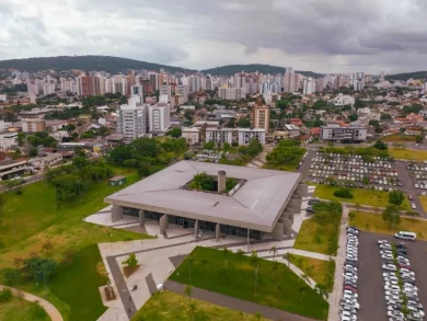 Criciúma conquista destaque nacional no Ranking de Competitividade dos Municípios e lidera em educação