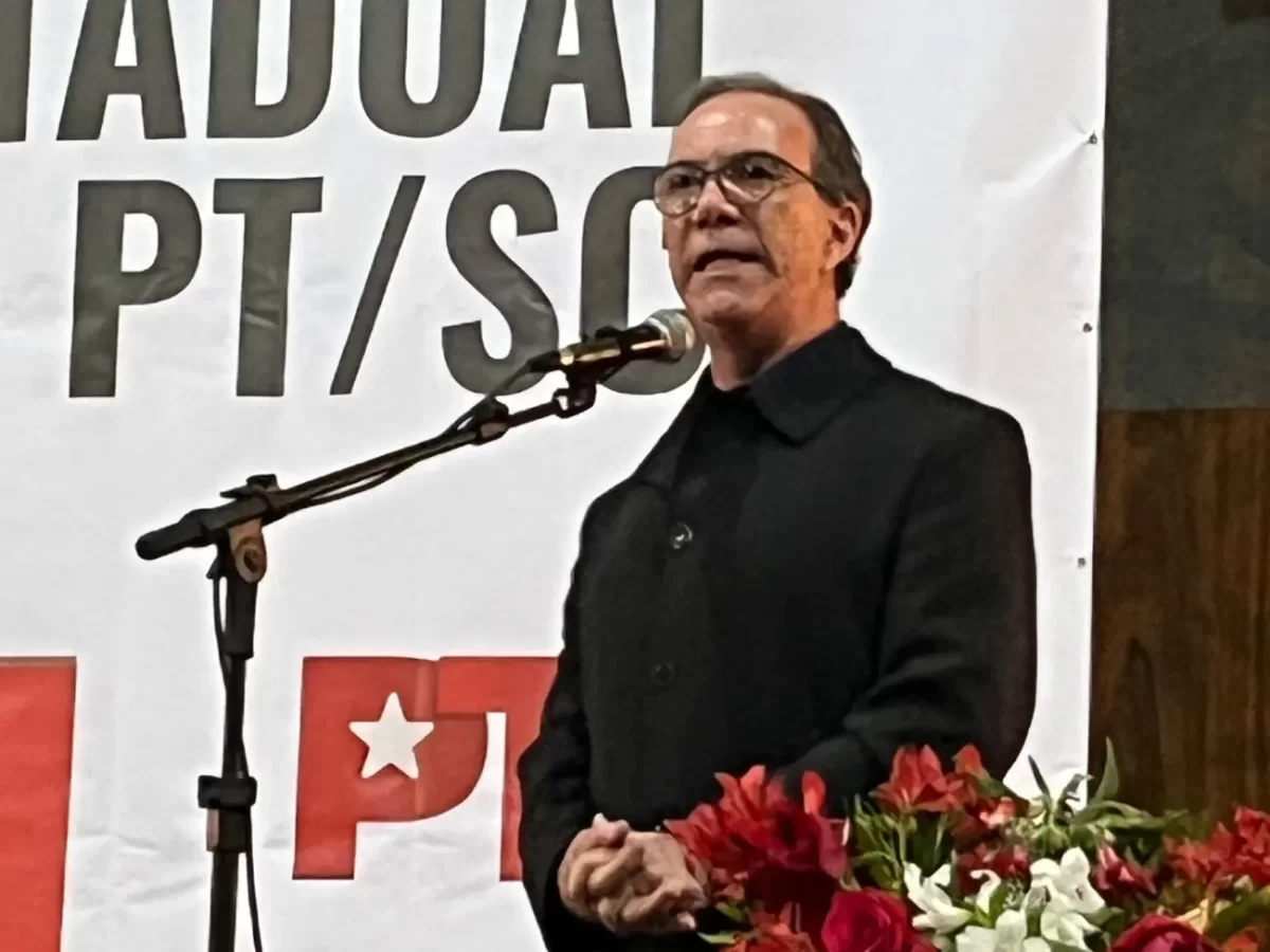 décio lima encontro estadual do PT SC foto francine canto