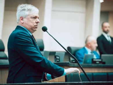 Deputado critica Câmara por projetos que prejudicam interesses do país