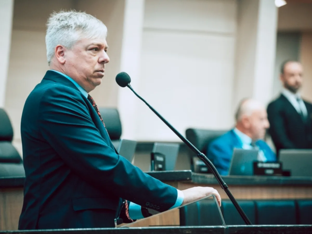 Deputado critica Câmara por projetos que prejudicam interesses do país