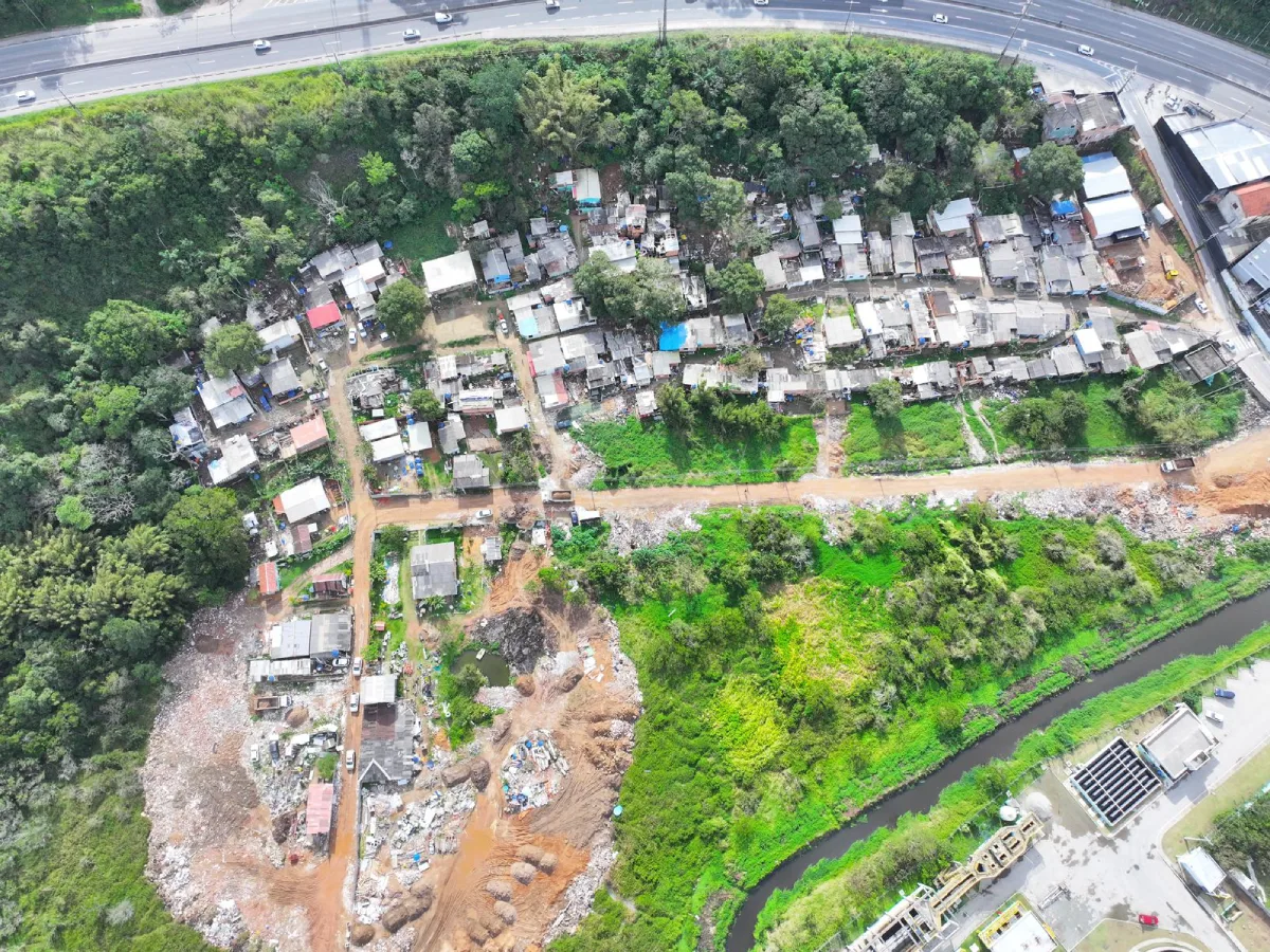 Prefeitura combate descarte irregular de entulho nos Ingleses e apreende caminhões