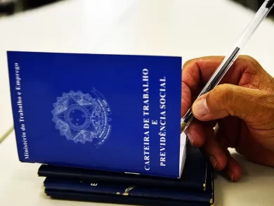 Desemprego cai para menor nível histórico e mostra força do mercado de trabalho