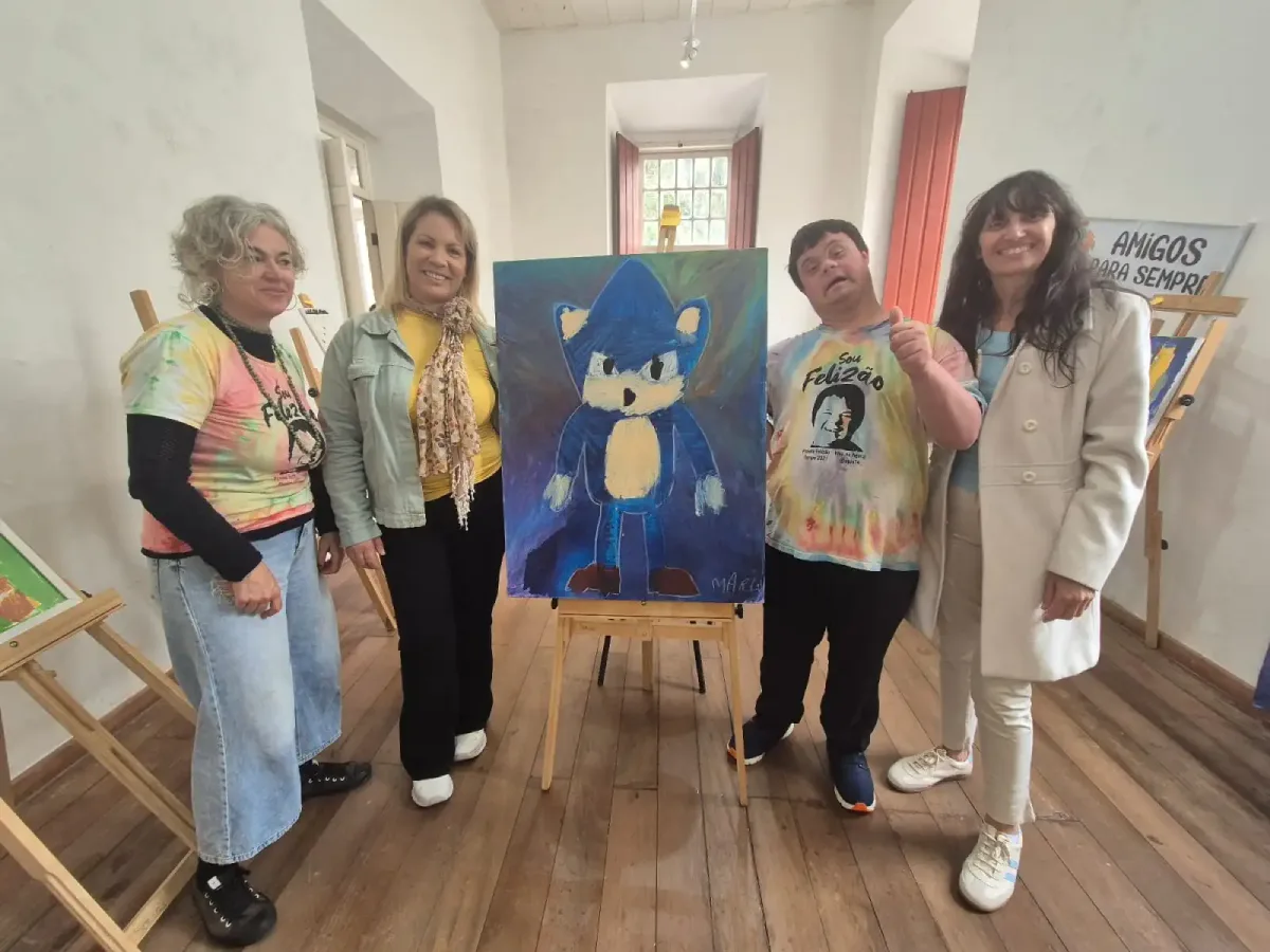 Exposição “Amigos Para Sempre” transforma a Casa da Cultura em palco de inclusão e poesia
